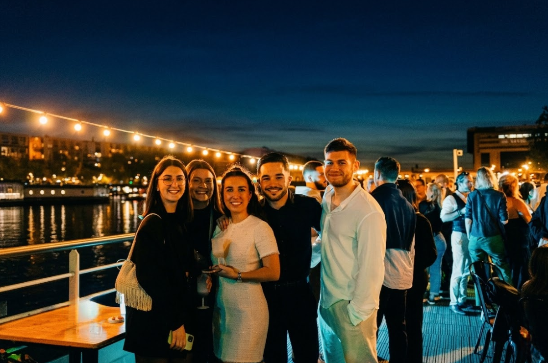 Étudiants et alumni réunis lors de la soirée annuelle Ionis-STM