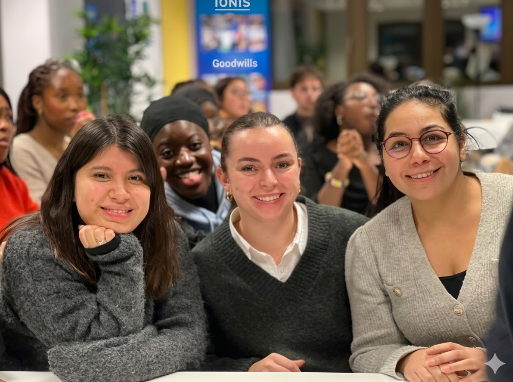 Étudiants participant à une soirée jeux de société sur le campus Ionis-STM
