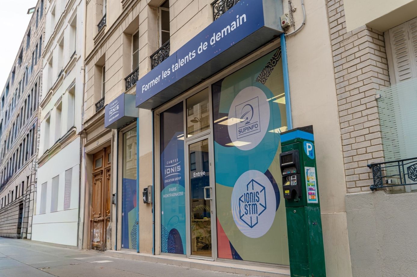 Bâtiment du campus de Ionis-STM à Paris regroupant les services pédagogiques, administratifs et financiers de l’école